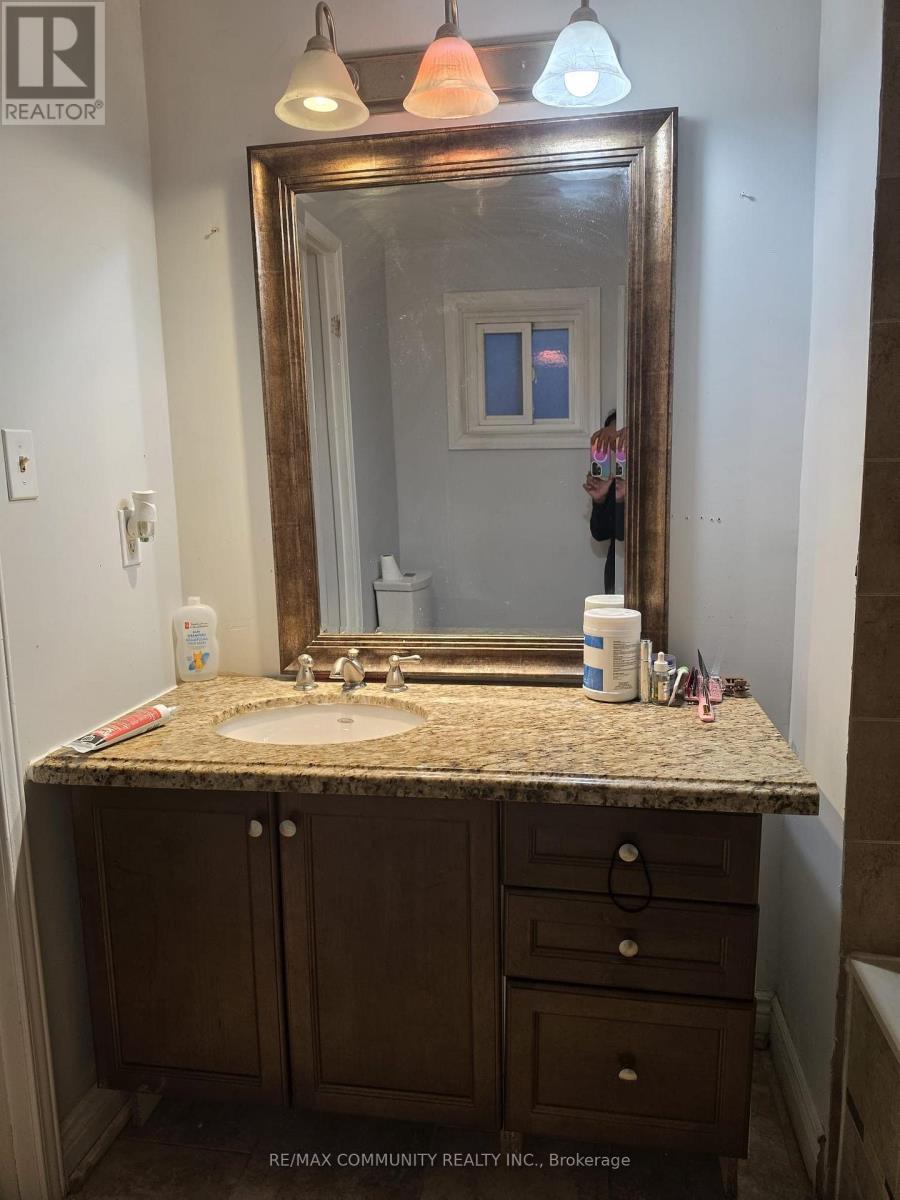 Upper - 36 Beaumont Drive, Ajax (Central West), Ontario  L1T 1P8 - Photo 13 - E14089586