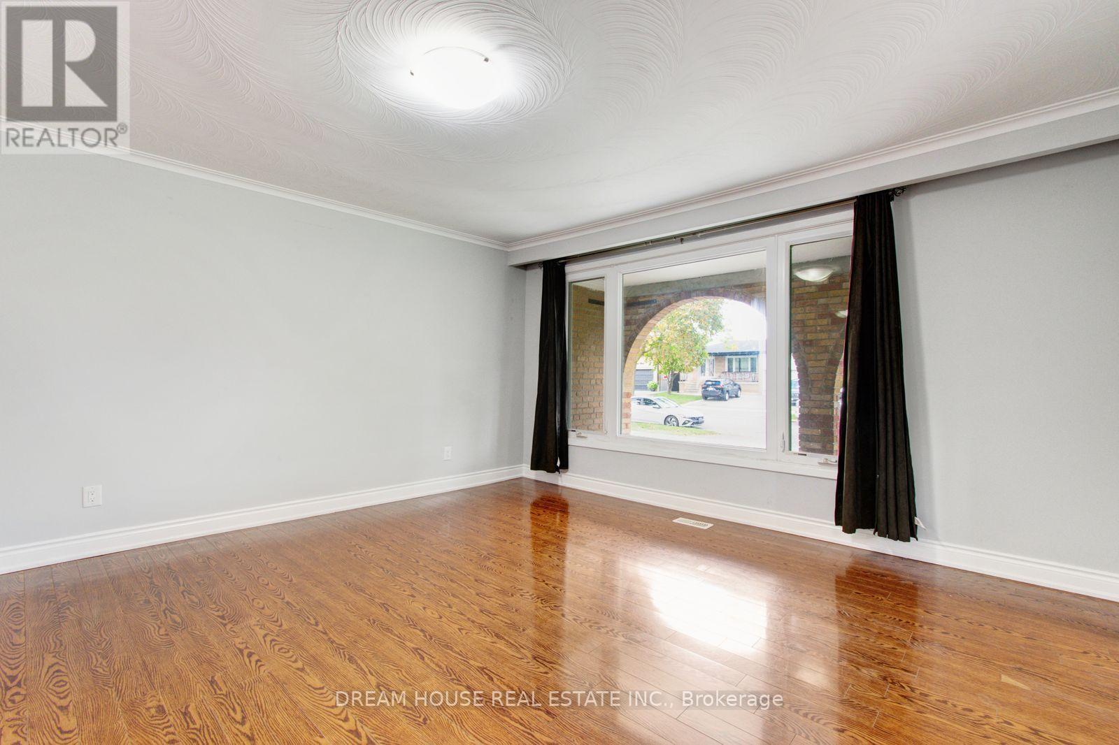 3764 Wyewood Road, Mississauga, Ontario  L4T 2A2 - Photo 9 - W14089536