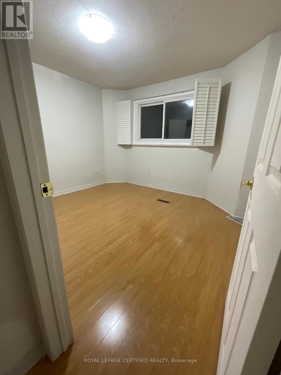 Upper - 211 Macedonia Crescent, Mississauga (Fairview), Ontario  L5B 3R8 - Photo 17 - W14089562