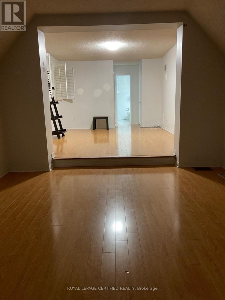 Upper - 211 Macedonia Crescent, Mississauga (Fairview), Ontario  L5B 3R8 - Photo 21 - W14089562
