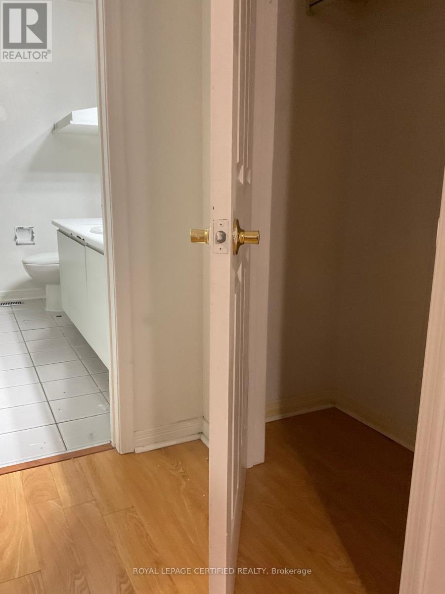 Upper - 211 Macedonia Crescent, Mississauga (Fairview), Ontario  L5B 3R8 - Photo 28 - W14089562