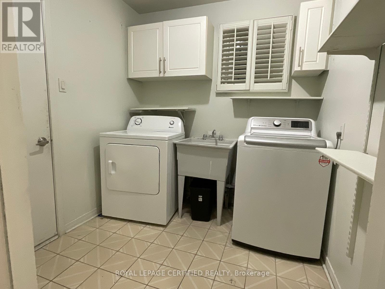 Upper - 211 Macedonia Crescent, Mississauga (Fairview), Ontario  L5B 3R8 - Photo 3 - W14089562