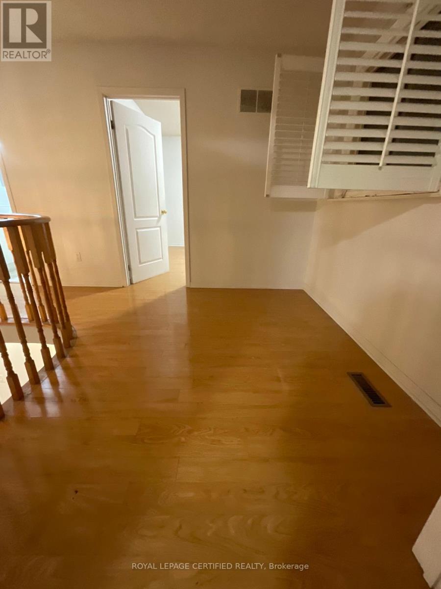 Upper - 211 Macedonia Crescent, Mississauga (Fairview), Ontario  L5B 3R8 - Photo 33 - W14089562