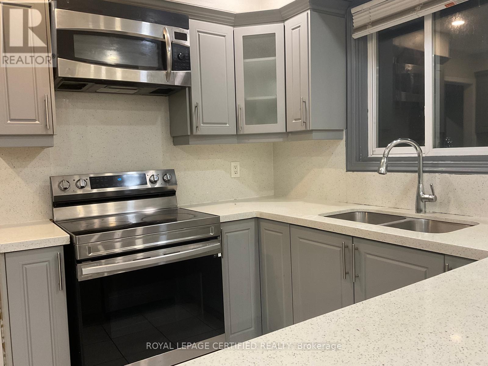 Upper - 211 Macedonia Crescent, Mississauga (Fairview), Ontario  L5B 3R8 - Photo 4 - W14089562