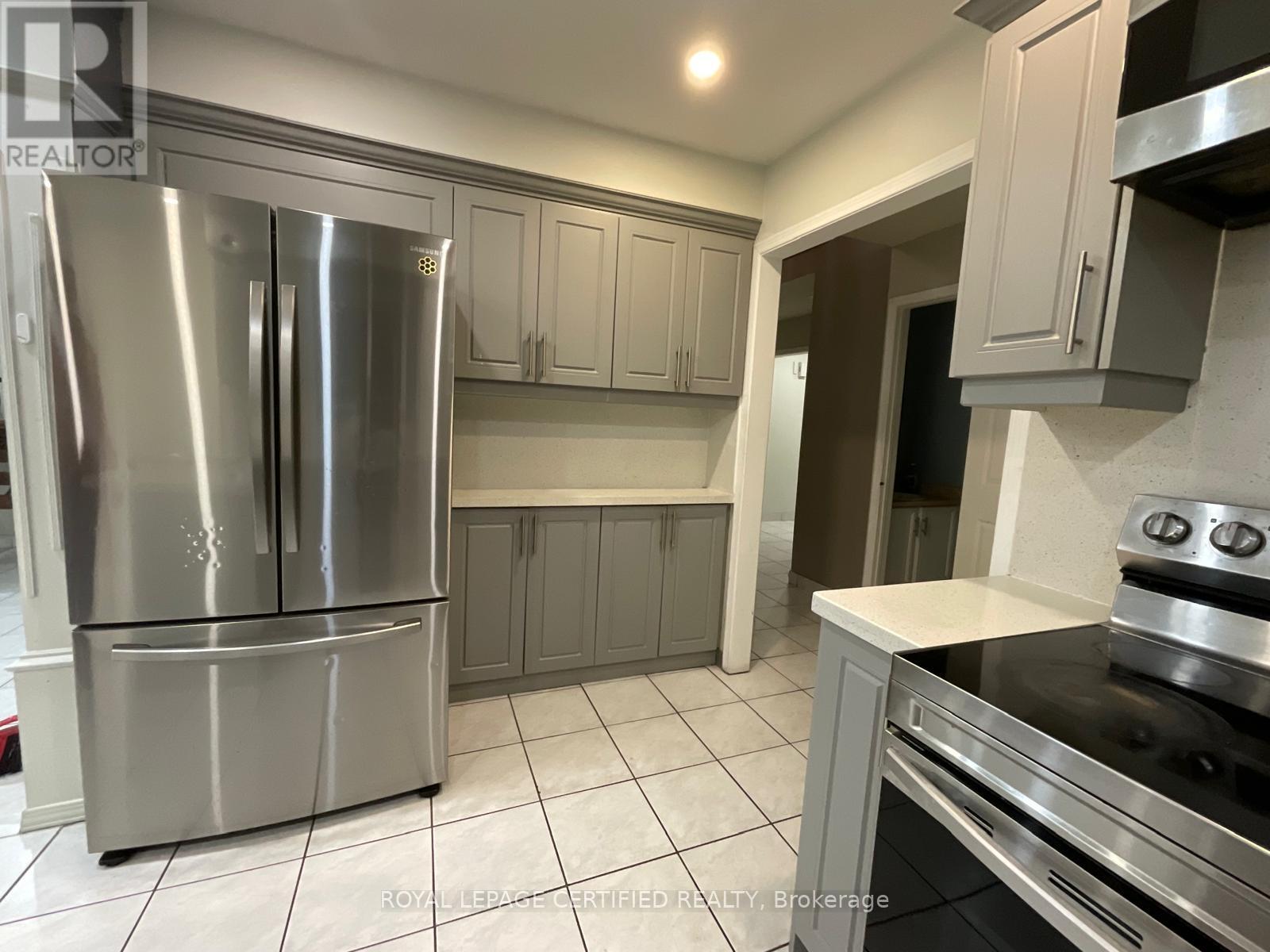 Upper - 211 Macedonia Crescent, Mississauga (Fairview), Ontario  L5B 3R8 - Photo 5 - W14089562