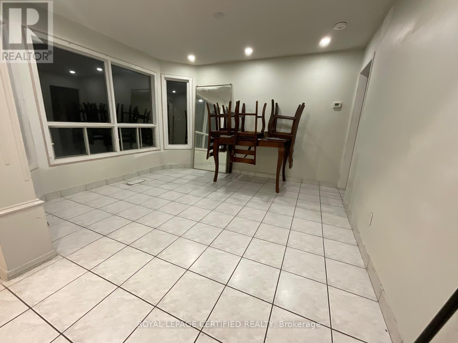 Upper - 211 Macedonia Crescent, Mississauga (Fairview), Ontario  L5B 3R8 - Photo 6 - W14089562