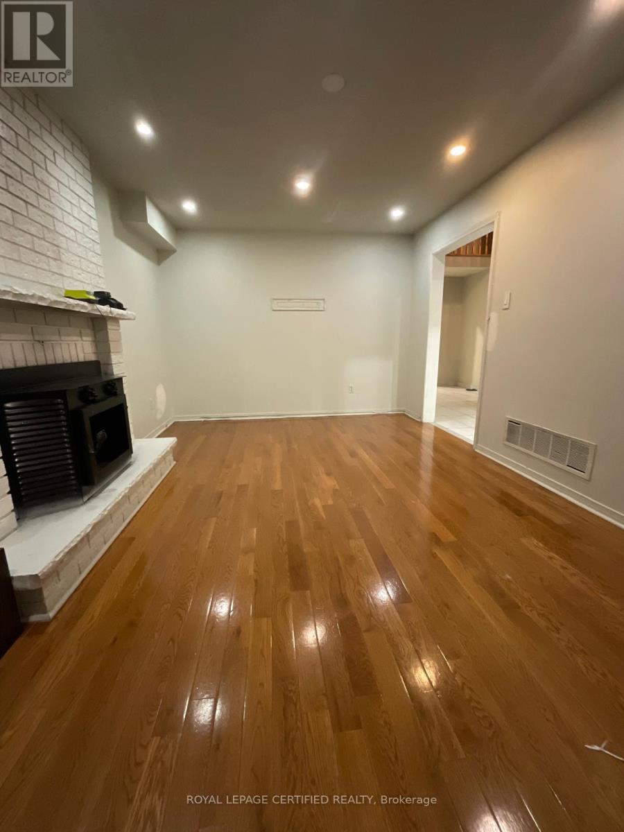 Upper - 211 Macedonia Crescent, Mississauga (Fairview), Ontario  L5B 3R8 - Photo 7 - W14089562