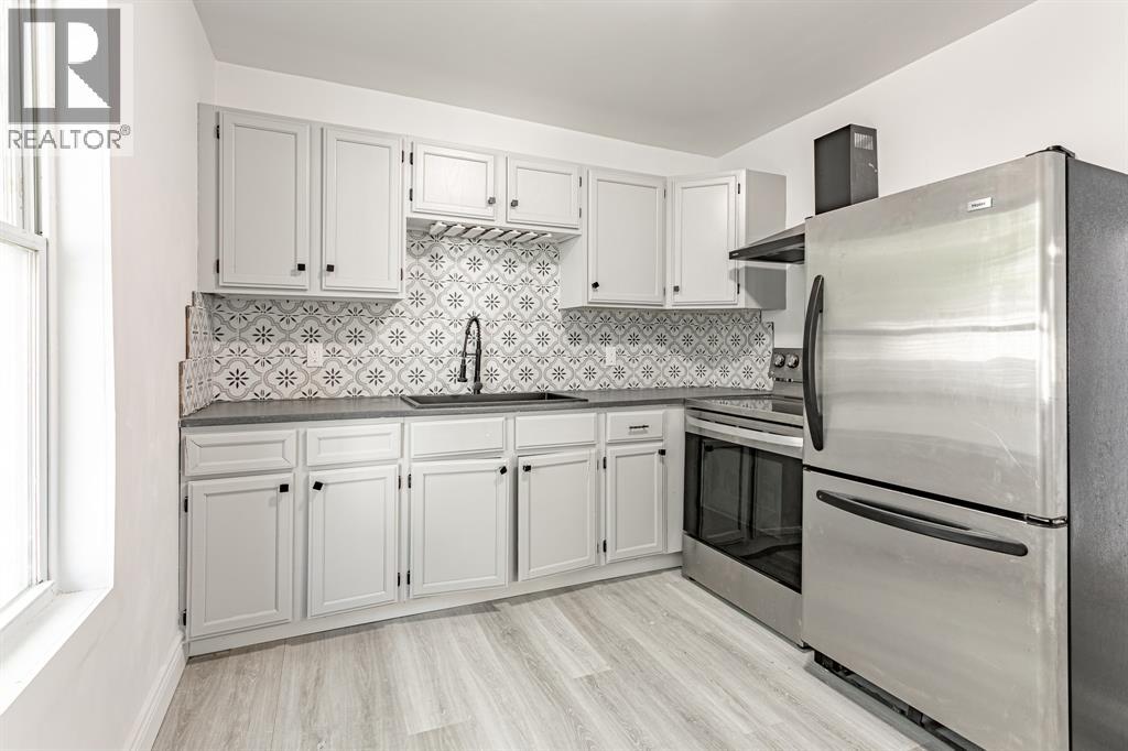 136 Brock STREET North Sarnia Ontario Canada N7T5Z1 5