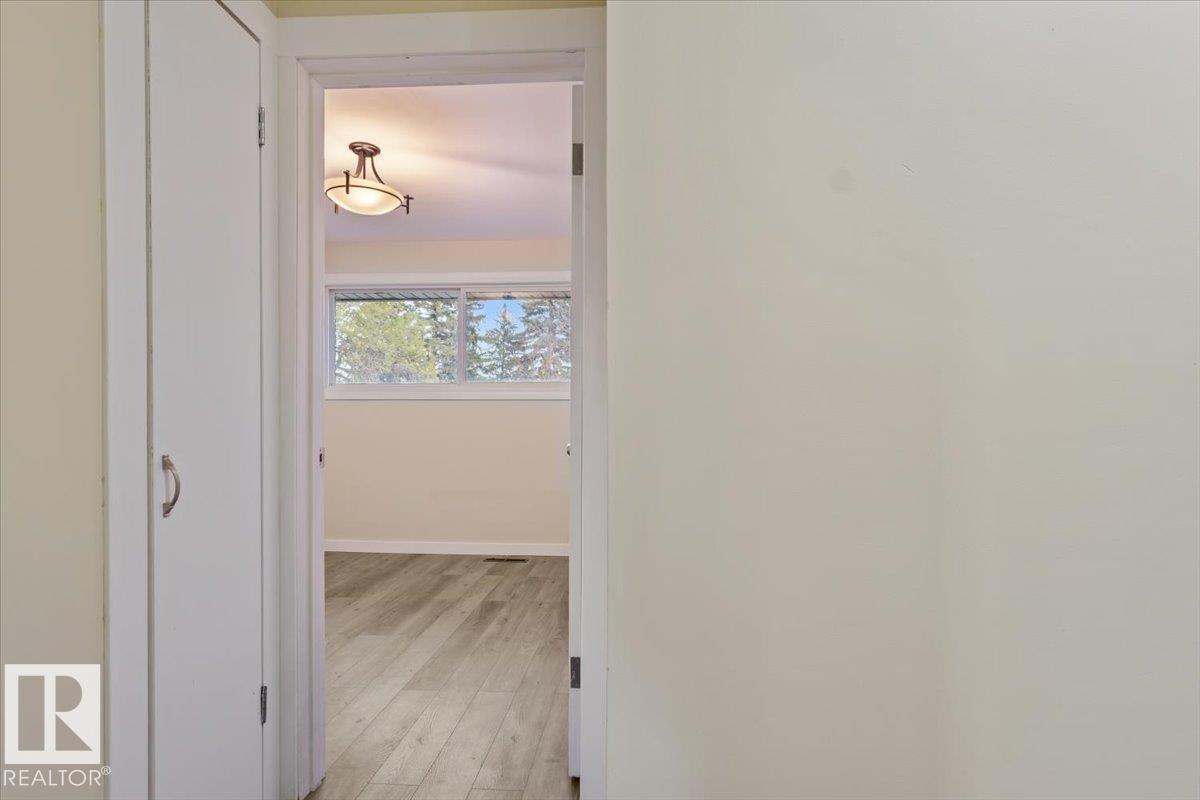 10522 163 ST NW