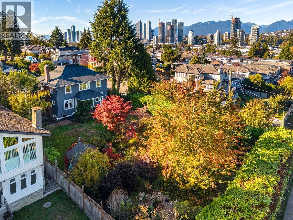 5558 LAUREL STREET, burnaby, British Columbia
