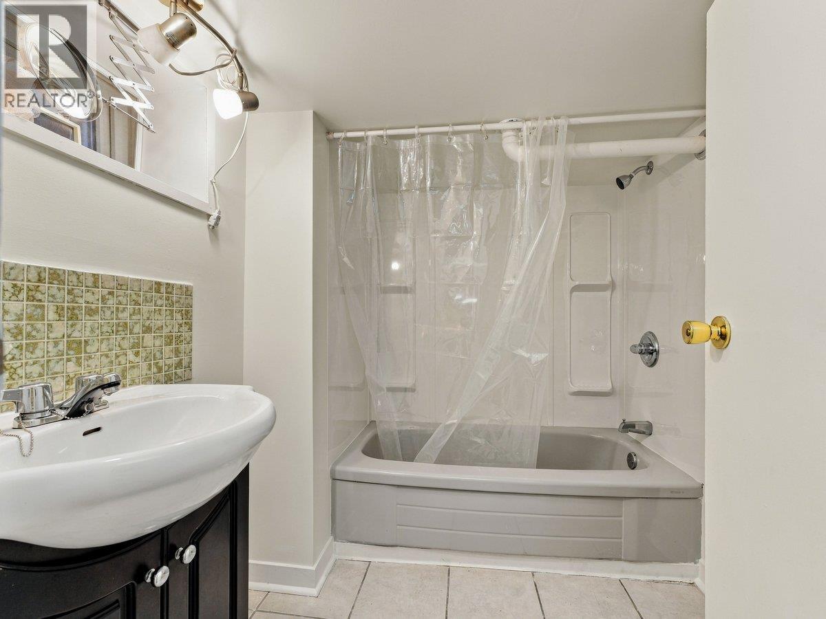 5558 Laurel Street, Burnaby, British Columbia  V5G 1N2 - Photo 29 - R3176299