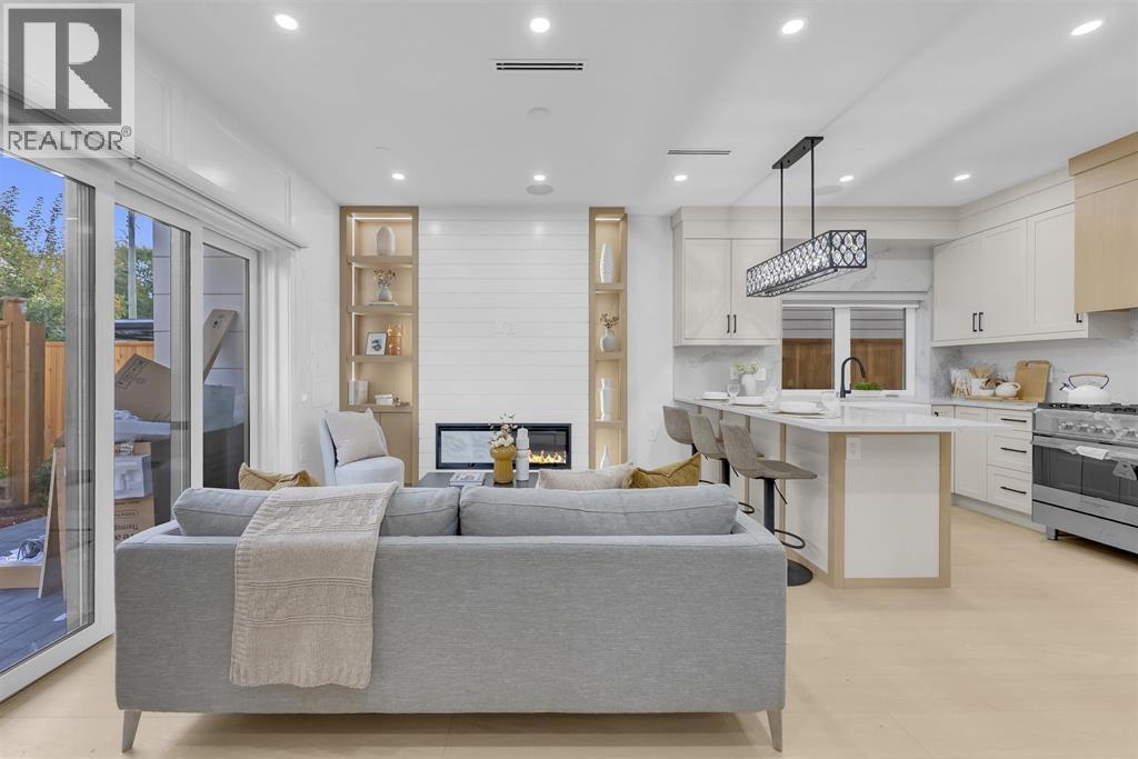 2 2888 E 6TH AVENUE, vancouver, British Columbia