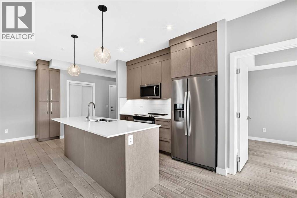2417, 395 Skyview Parkway NE