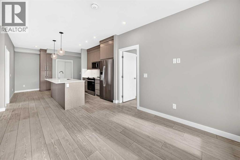 2417, 395 Skyview Parkway NE