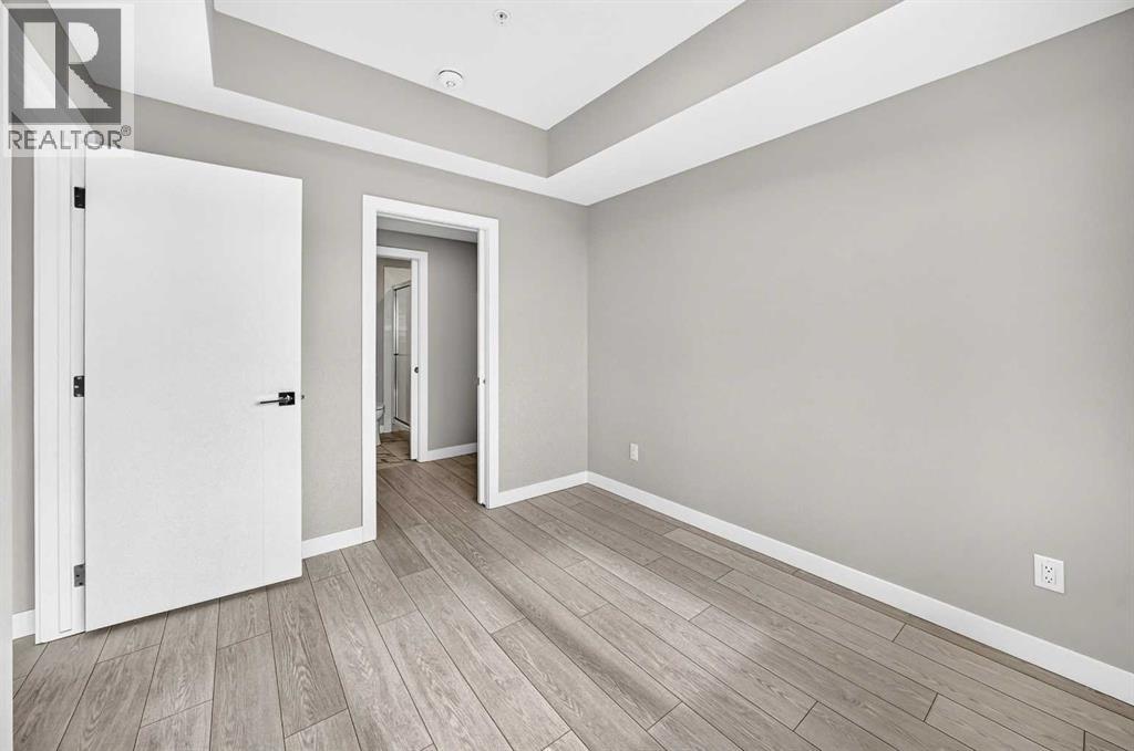2417, 395 Skyview Parkway NE
