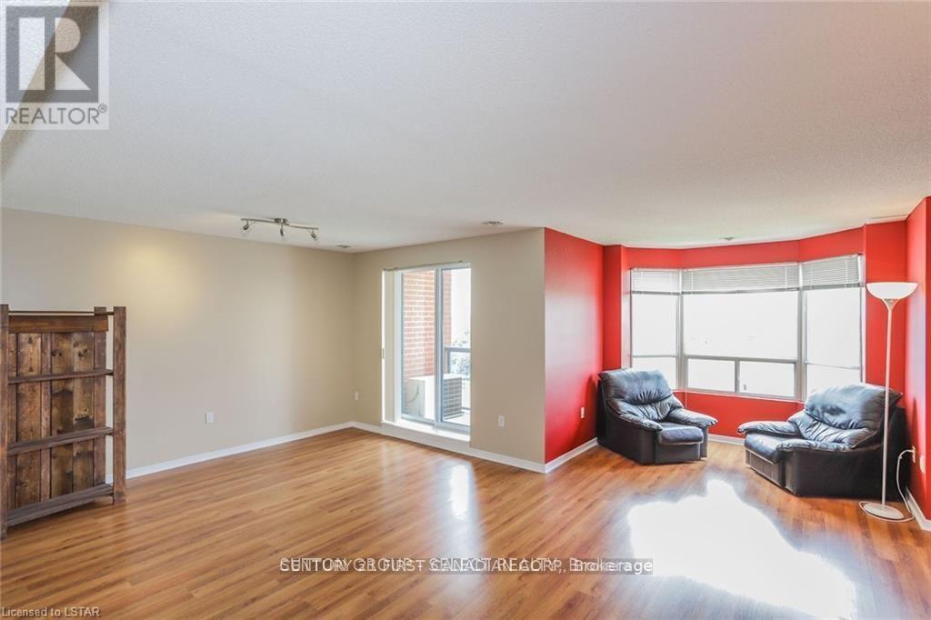 1007 - 30 Chapman Court, London North (North I), Ontario  N6G 4Y4 - Photo 3 - X14089656
