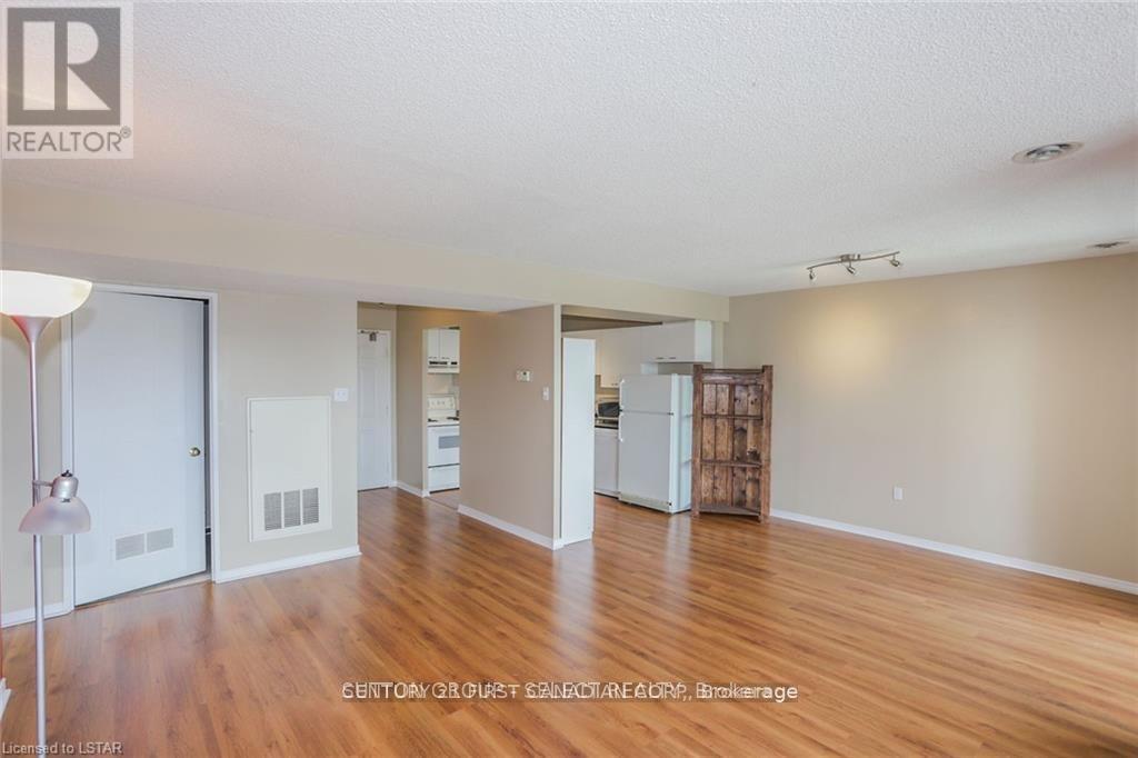 1007 - 30 Chapman Court, London North (North I), Ontario  N6G 4Y4 - Photo 5 - X14089656