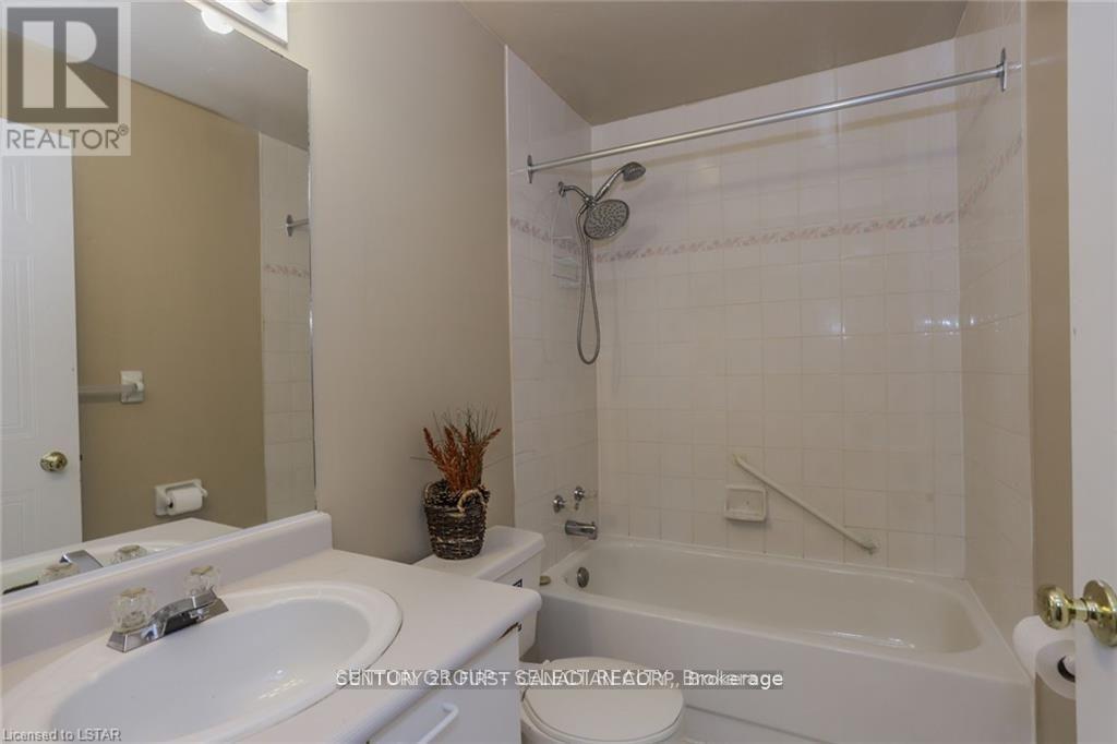 1007 - 30 Chapman Court, London North (North I), Ontario  N6G 4Y4 - Photo 9 - X14089656