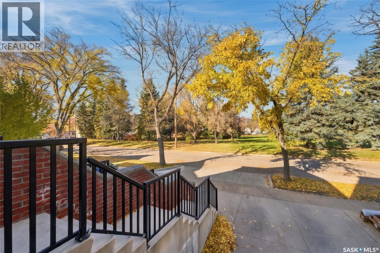 1034 11th STREET E Saskatoon Saskatchewan Canada S7H0E9 4