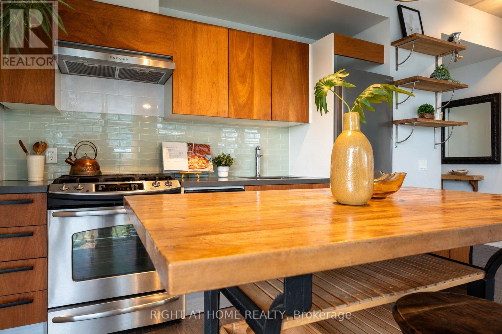 702 - 1201 Dundas Street E, Toronto (South Riverdale), Ontario  M4M 1S2 - Photo 10 - E14089650