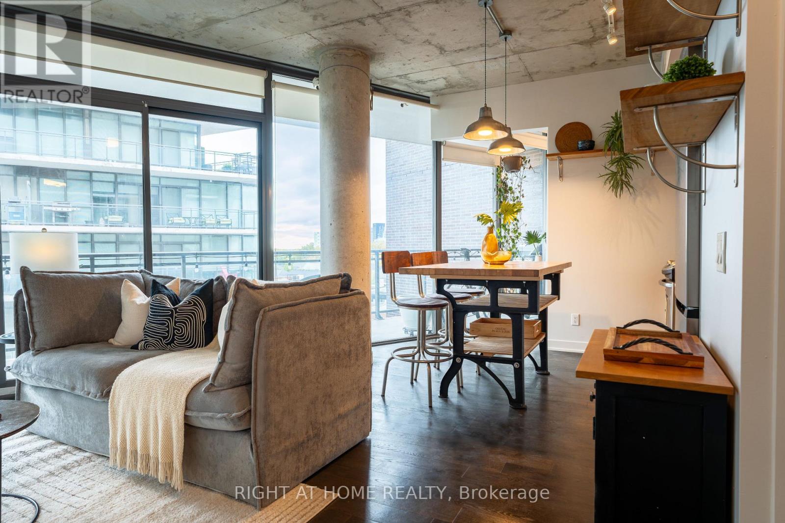 702 - 1201 Dundas Street E, Toronto (South Riverdale), Ontario  M4M 1S2 - Photo 2 - E14089650