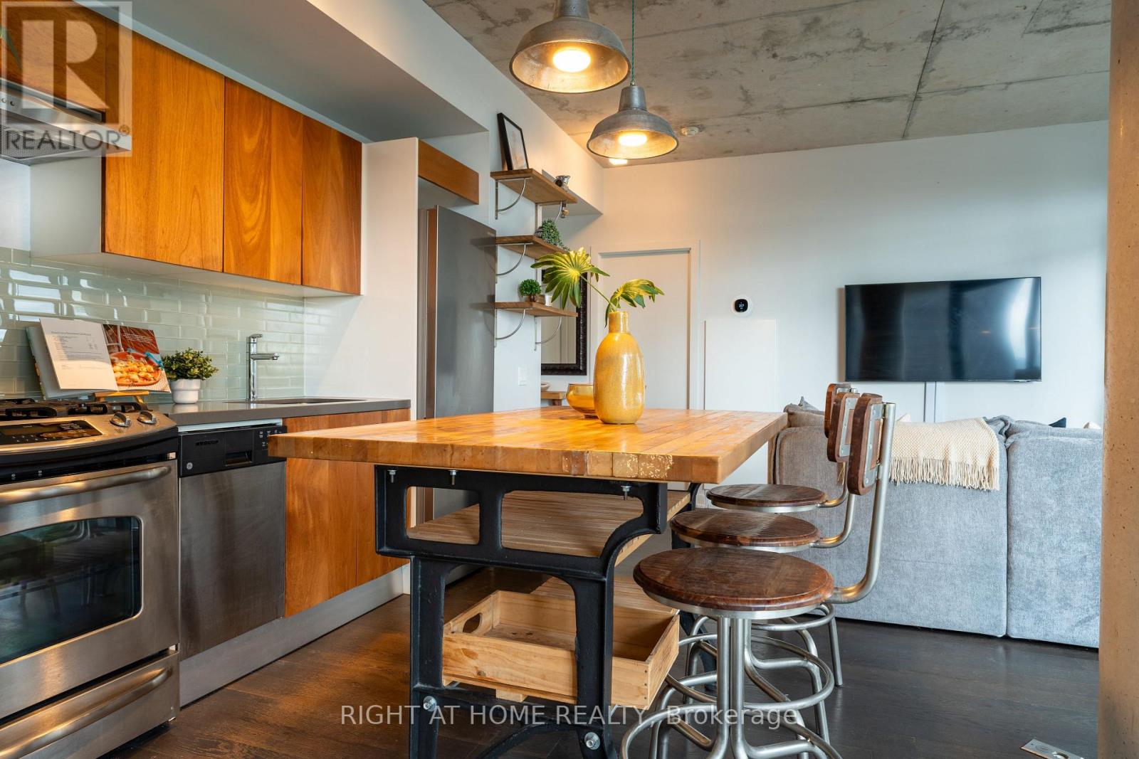 702 - 1201 Dundas Street E, Toronto (South Riverdale), Ontario  M4M 1S2 - Photo 8 - E14089650