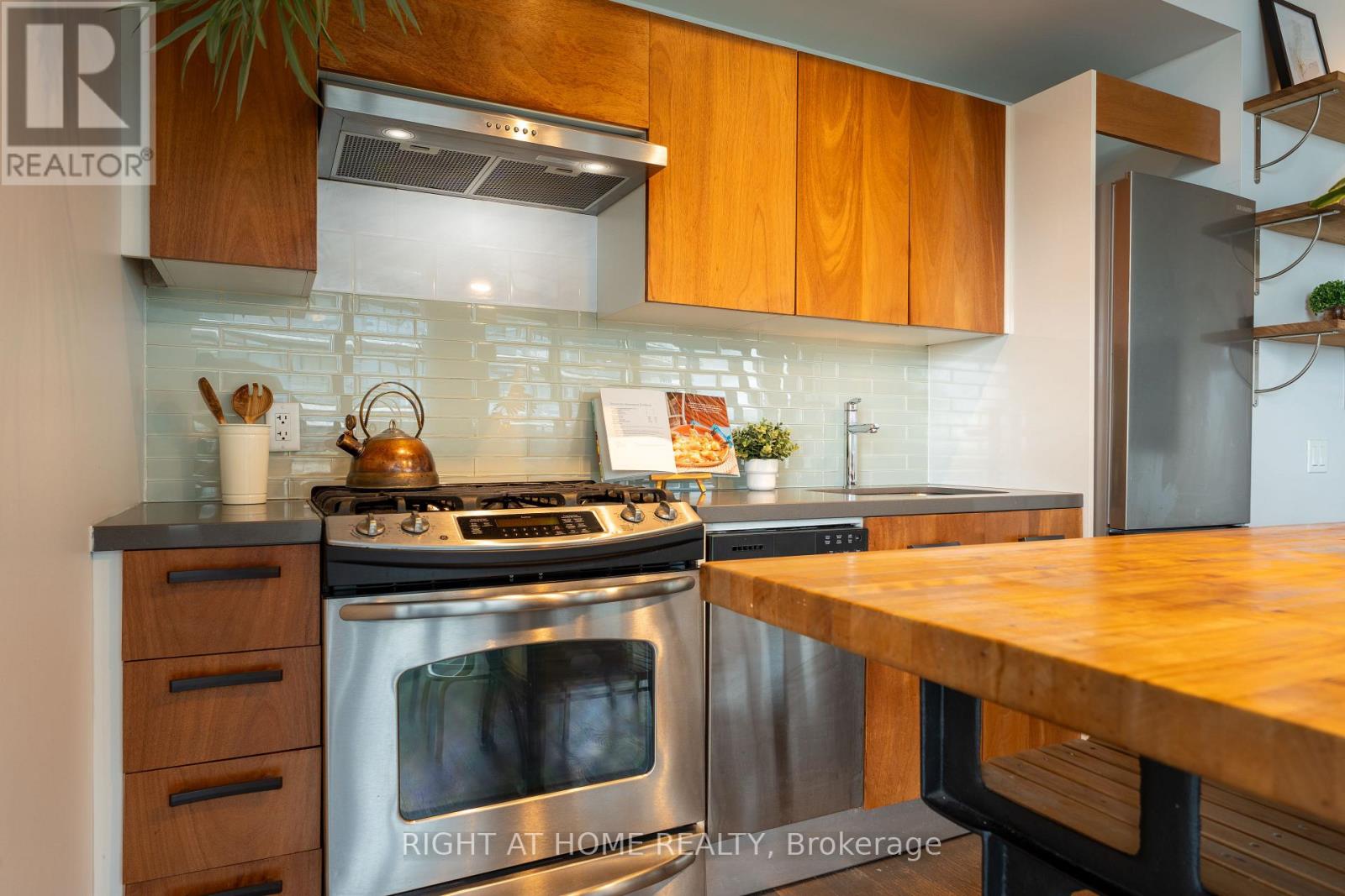702 - 1201 Dundas Street E, Toronto (South Riverdale), Ontario  M4M 1S2 - Photo 9 - E14089650
