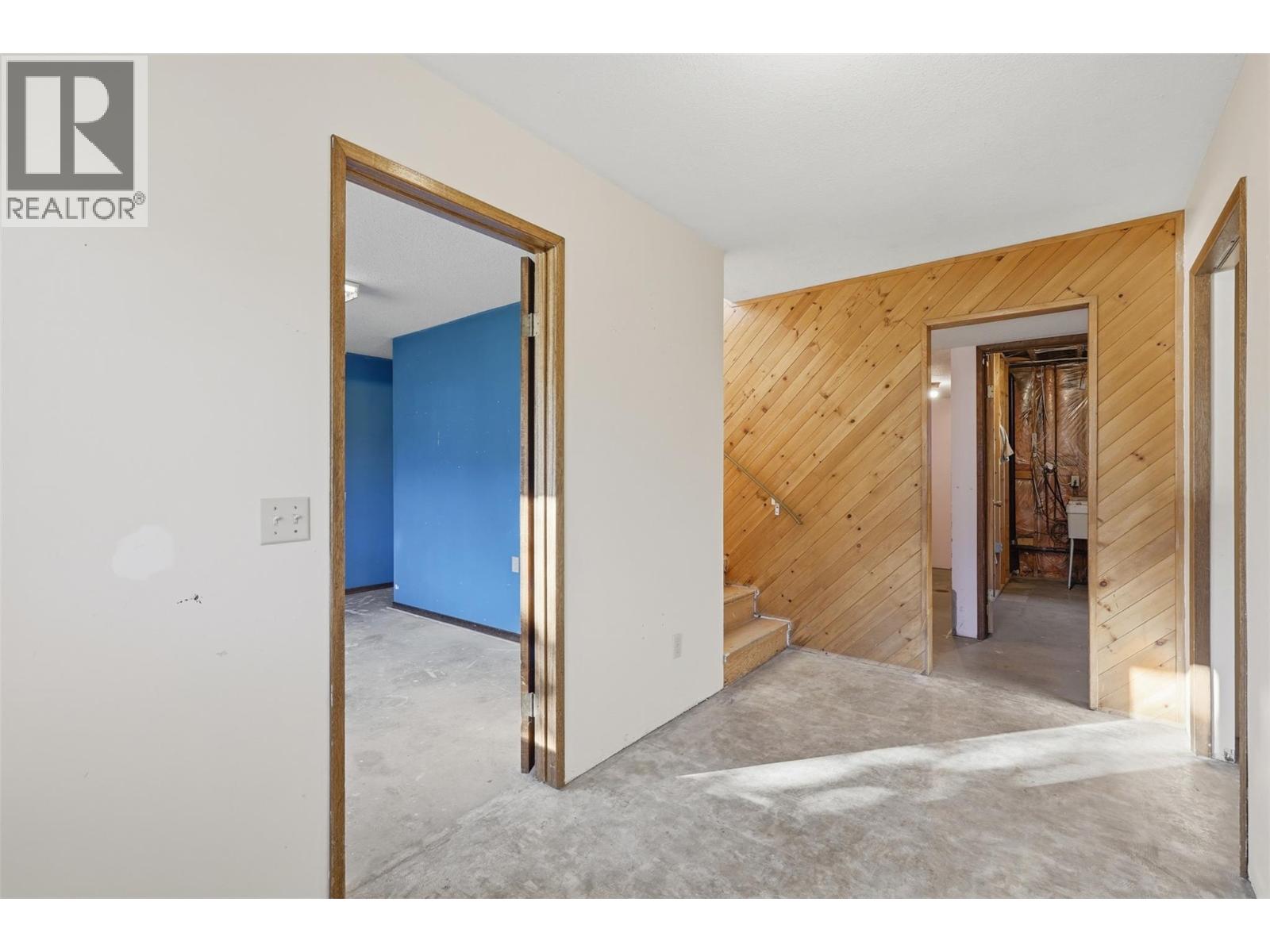 4569 Spurraway Road, Kamloops, British Columbia  V2H 1M8 - Photo 6 - 10403393