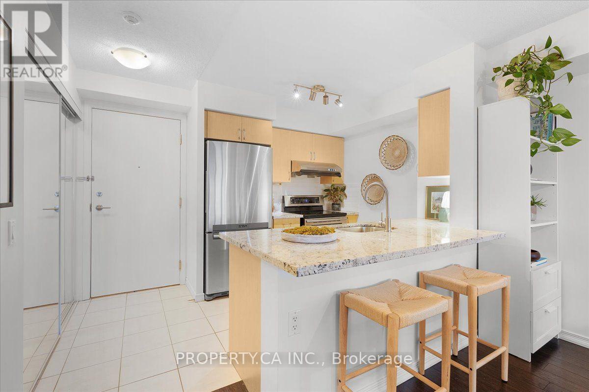 822 - 61 Heintzman Street, Toronto, Ontario  M6P 5A2 - Photo 5 - W14089682