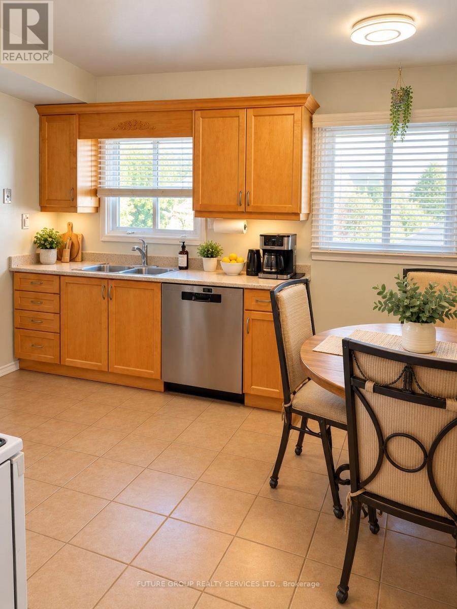 2774 Bucklepost Crescent, Mississauga, Ontario  L5N 1X5 - Photo 3 - W13785666