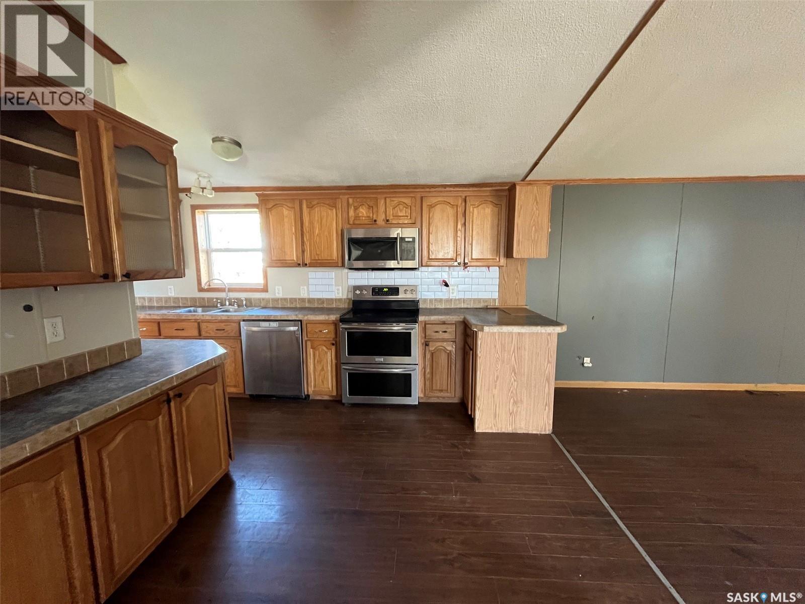 83 106 1st Avenue, Weyburn, Saskatchewan  S4H 2J1 - Photo 21 - SK051268