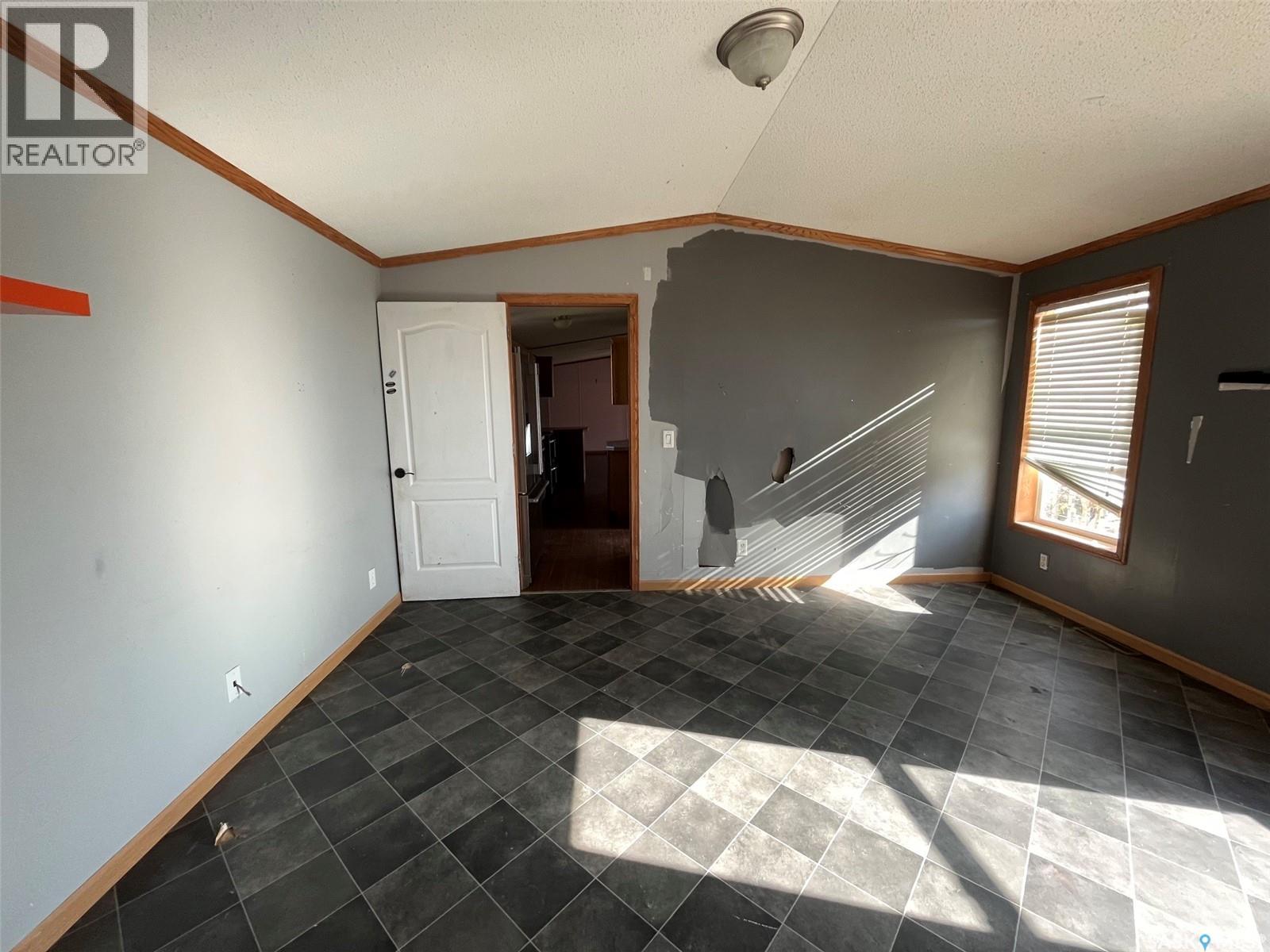 83 106 1st Avenue, Weyburn, Saskatchewan  S4H 2J1 - Photo 30 - SK051268
