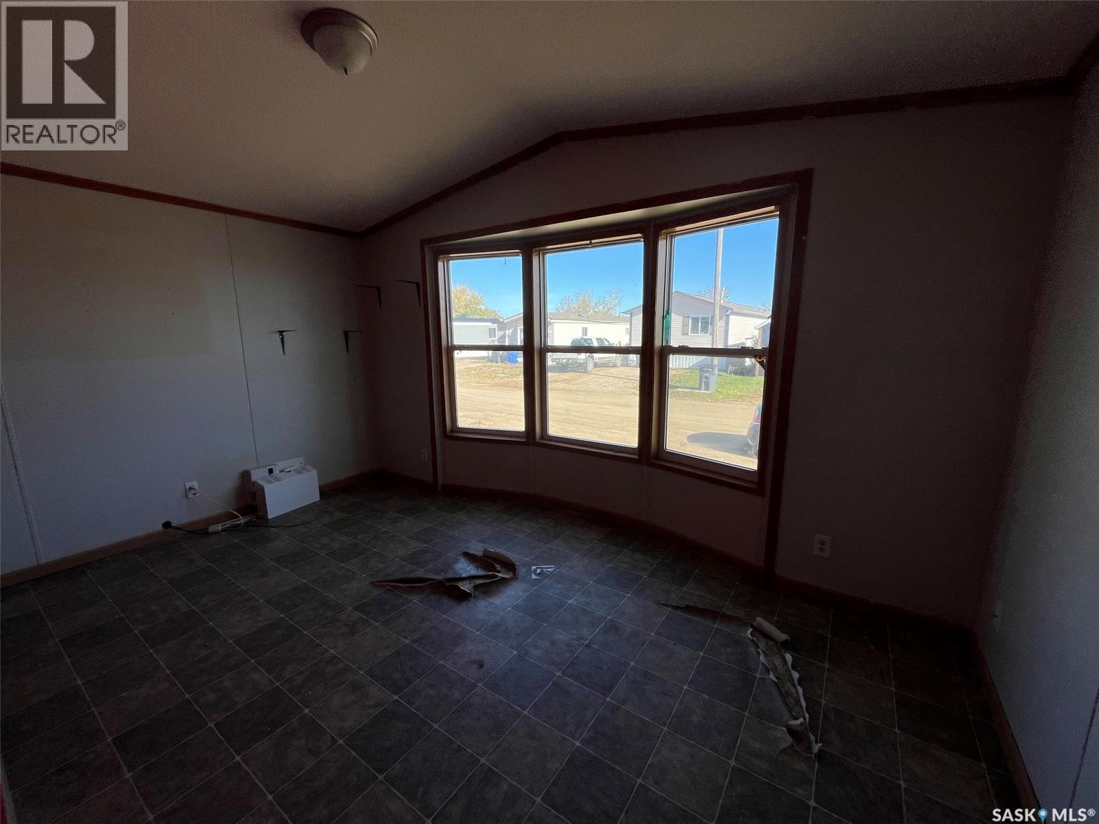 83 106 1st Avenue, Weyburn, Saskatchewan  S4H 2J1 - Photo 37 - SK051268