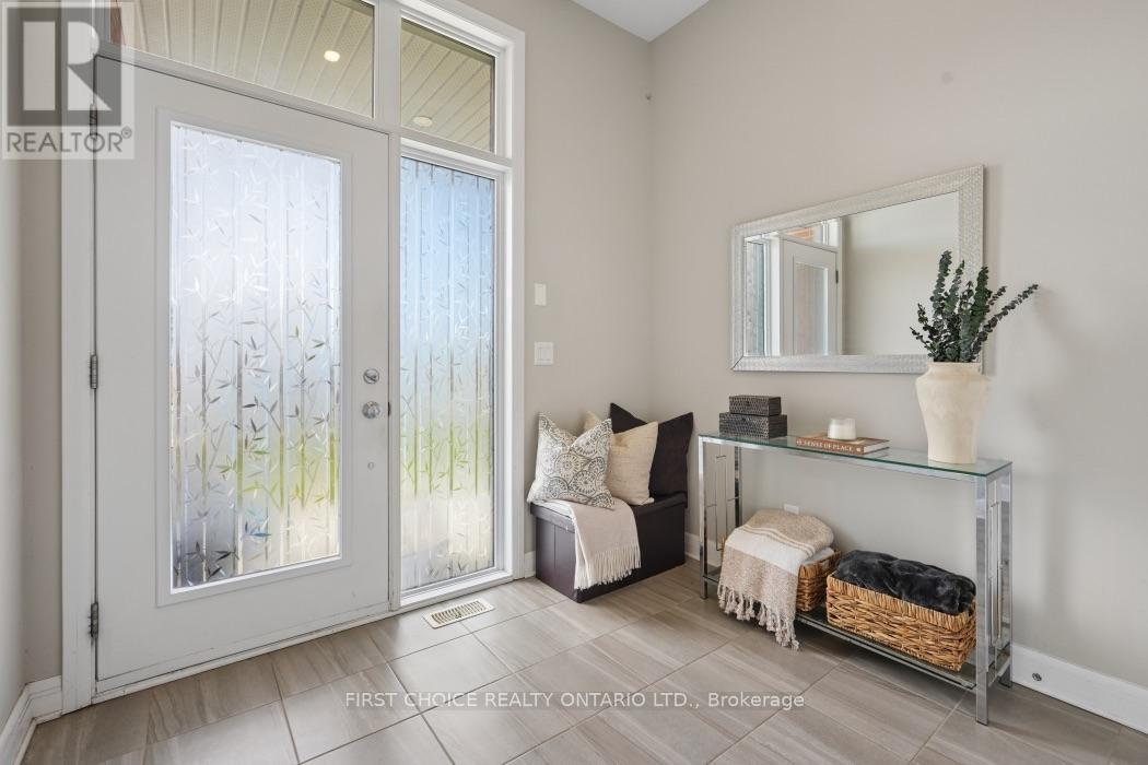 74 Michael Stoqua Street, Ottawa, Ontario  K1K 5A2 - Photo 2 - X14089714