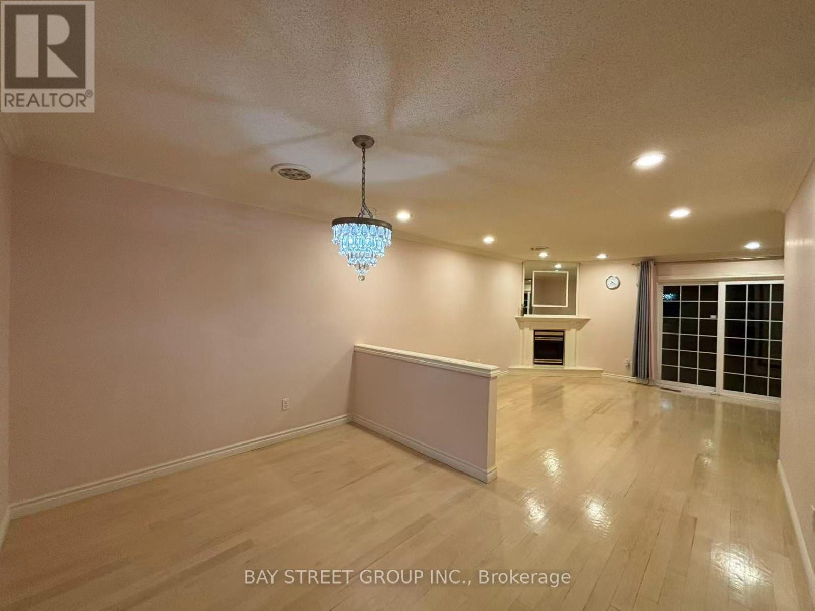 18 - 20 Meadowlands Boulevard, Hamilton, Ontario  L9K 1J5 - Photo 5 - X13885806