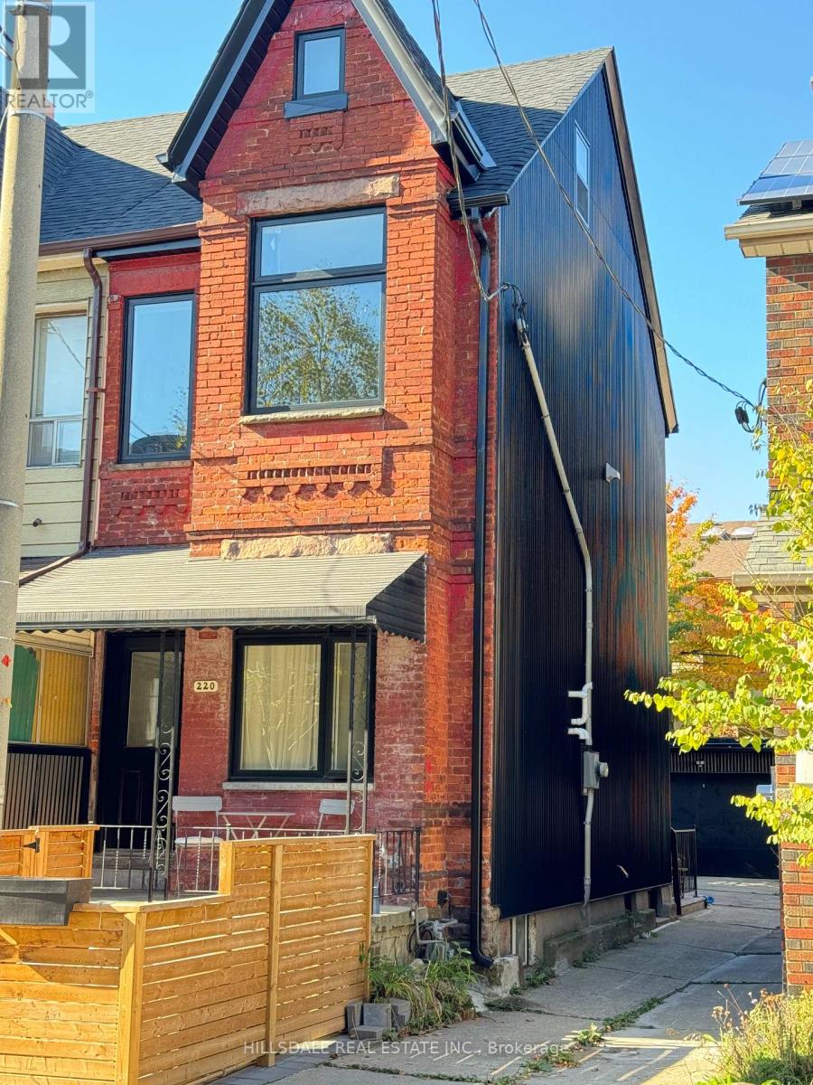 MAIN FLOOR - 220 CLAREMONT STREET, Toronto, Ontario