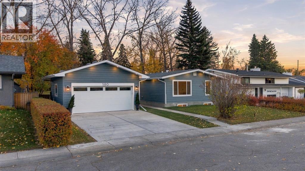 180 Maple Court Crescent SE