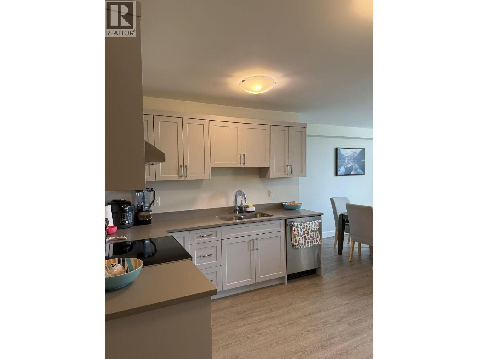 2000 Phillips Place, Burnaby, British Columbia  V5A 2W1 - Photo 2 - R3169469