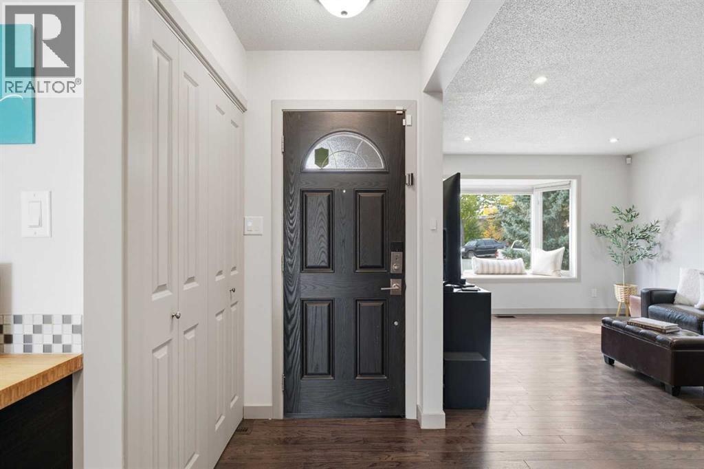 6352 Travois Crescent NW, Calgary, Alberta  T2K 3S7 - Photo 4 - A2351340