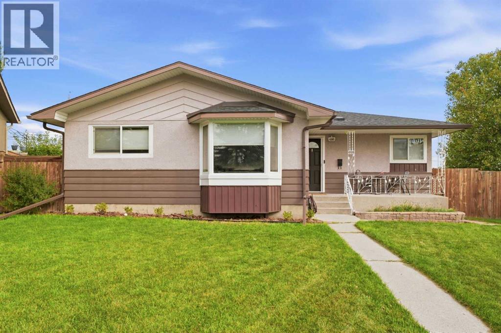 6352 Travois Crescent NW, Calgary, Alberta  T2K 3S7 - Photo 1 - A2351340