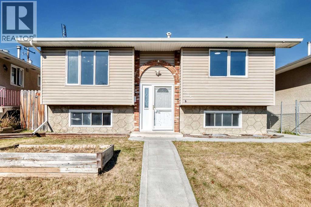 235 Margate Close NE