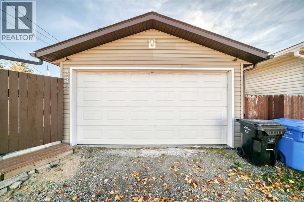 235 Margate Close NE