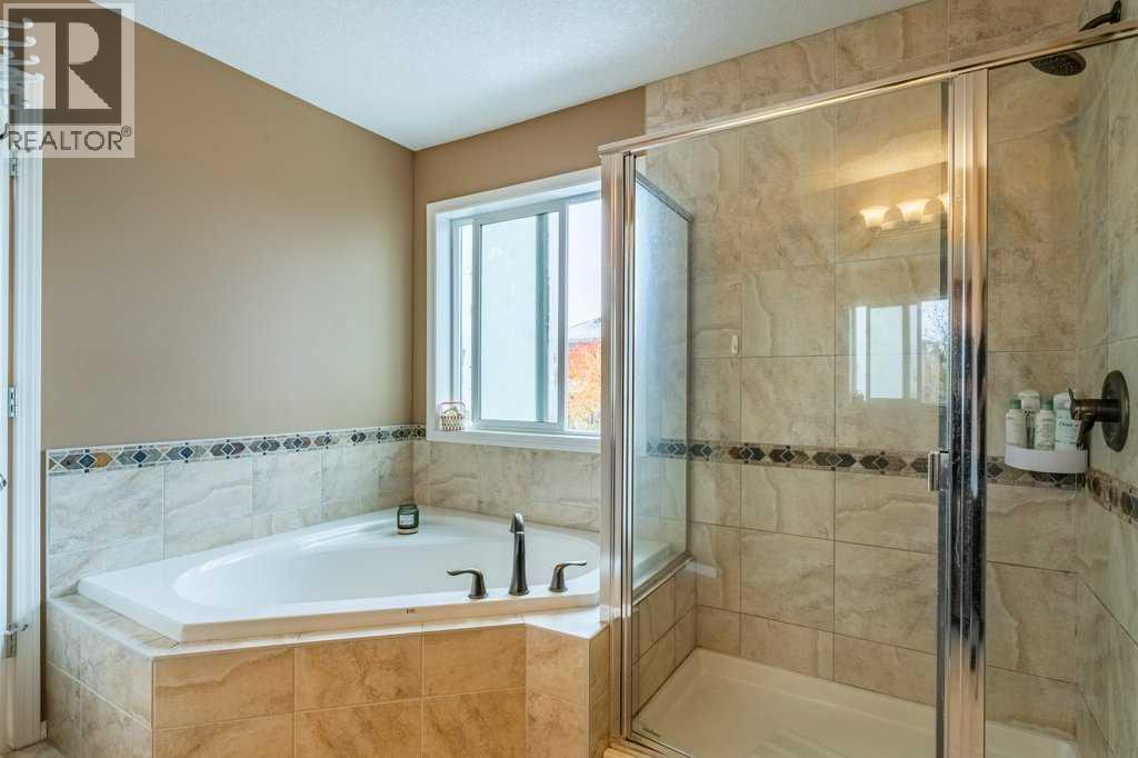 19 Silverado Skies Bay SW