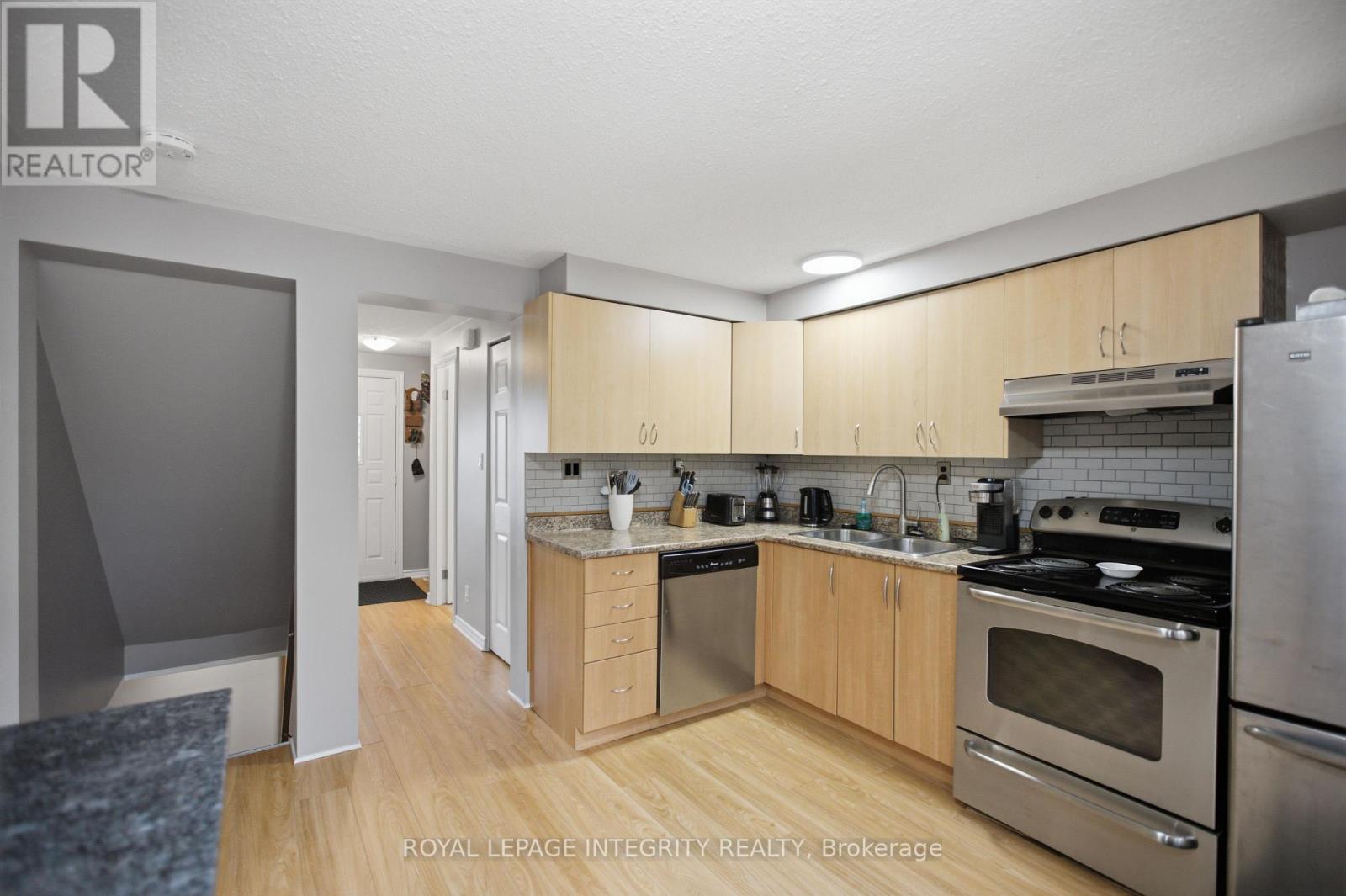 1544d Beaverpond Drive, Ottawa, Ontario  K1B 3R9 - Photo 9 - X14089790