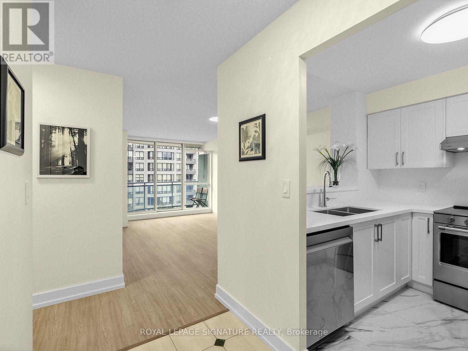 1009 - 28 PEMBERTON AVENUE, Toronto, Ontario