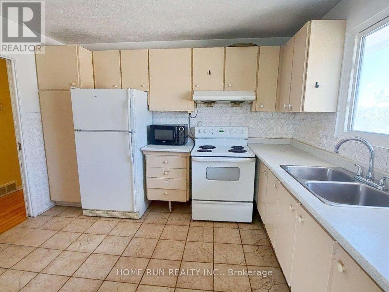 1023 Meadowlands Drive, Ottawa, Ontario  K2C 0K5 - Photo 12 - X13649280