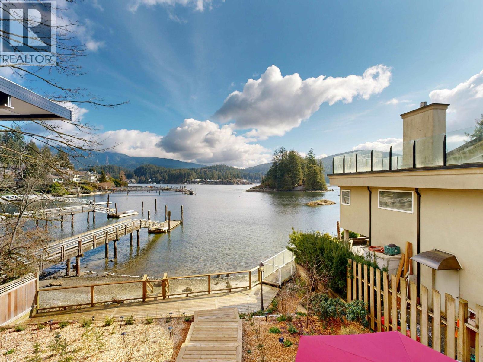 4545 Strathcona Road, North Vancouver, British Columbia  V7G 1G7 - Photo 2 - R3176080