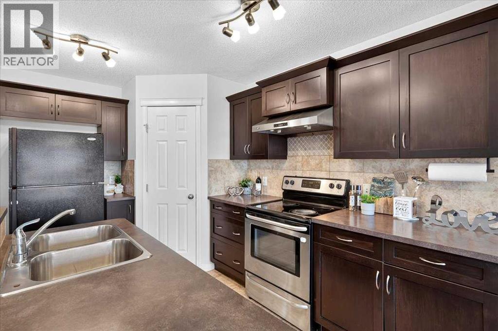 117 Panora Way NW, Calgary, Alberta  T3K 0R4 - Photo 9 - A2351873