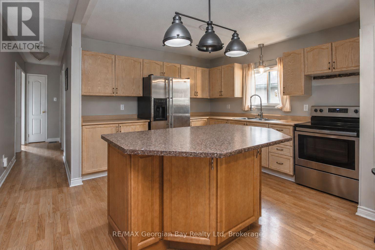 19 Bridle Road, Penetanguishene, Ontario  L9M 1J5 - Photo 4 - S14087856