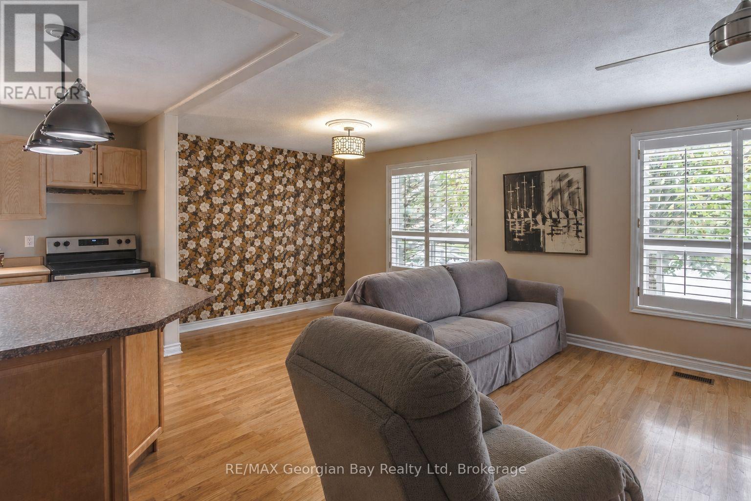 19 Bridle Road, Penetanguishene, Ontario  L9M 1J5 - Photo 6 - S14087856